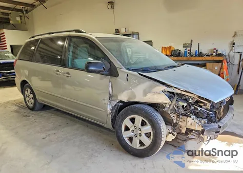 2009 Toyota Sienna Le 7-Passenger z USA, uszkodzony, nr VIN 5TDZK23C19S243121